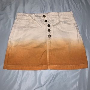 Cute fall color mini skirt.